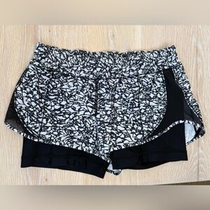 Lululemon Black and White Speckle Running Shorts Size 4 with Short Liner